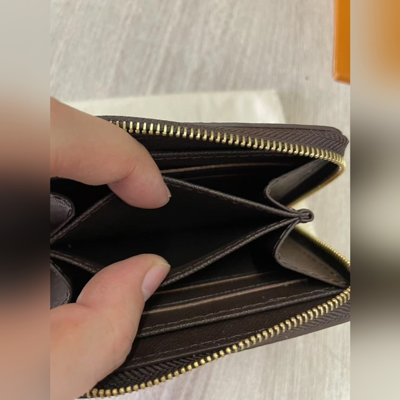 Louis Vuitton Zippy Coin Purse - Picture 12 of 15